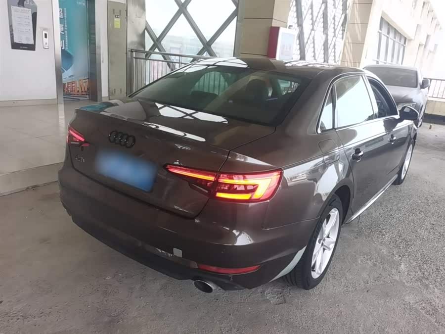 Audi A4L 2017