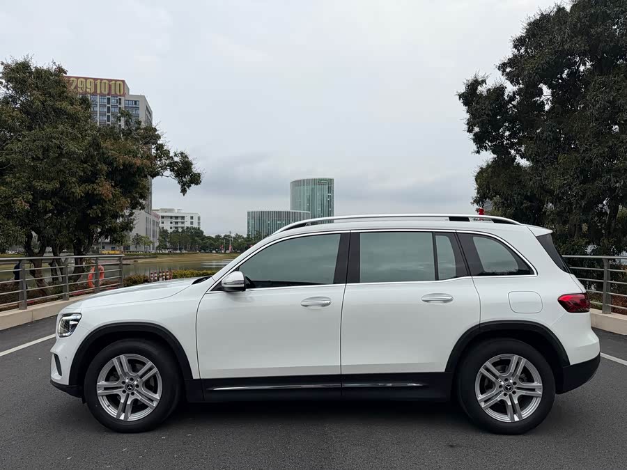 Mercedes-Benz GLB 2021