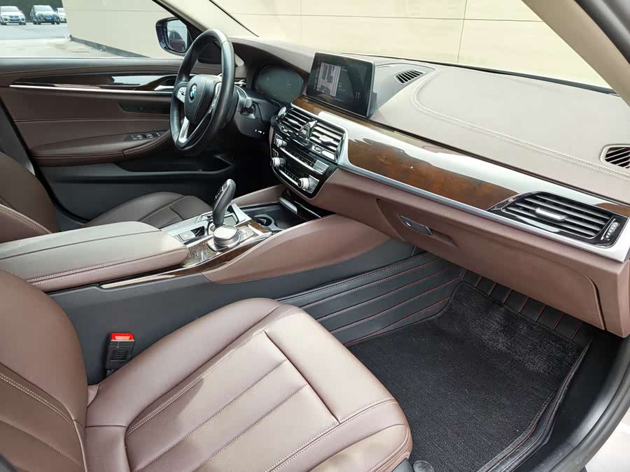 BMW 5 Series 2020 — фото 15