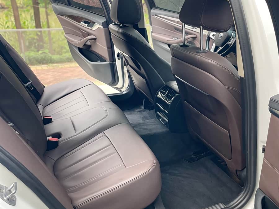 BMW 5 Series 2019 — фото 13
