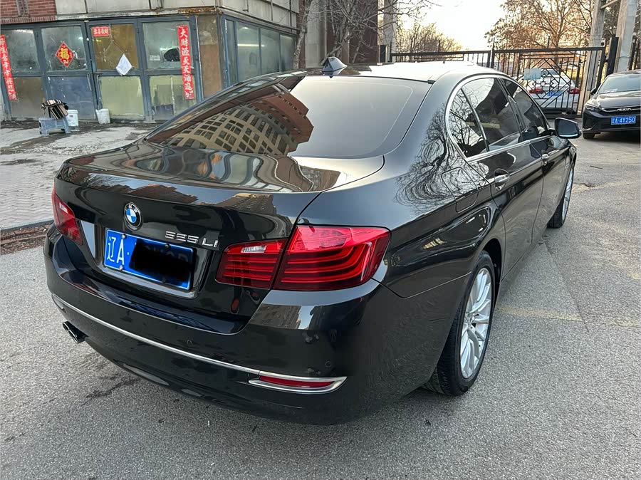 BMW 5 Series 2014 — фото 9