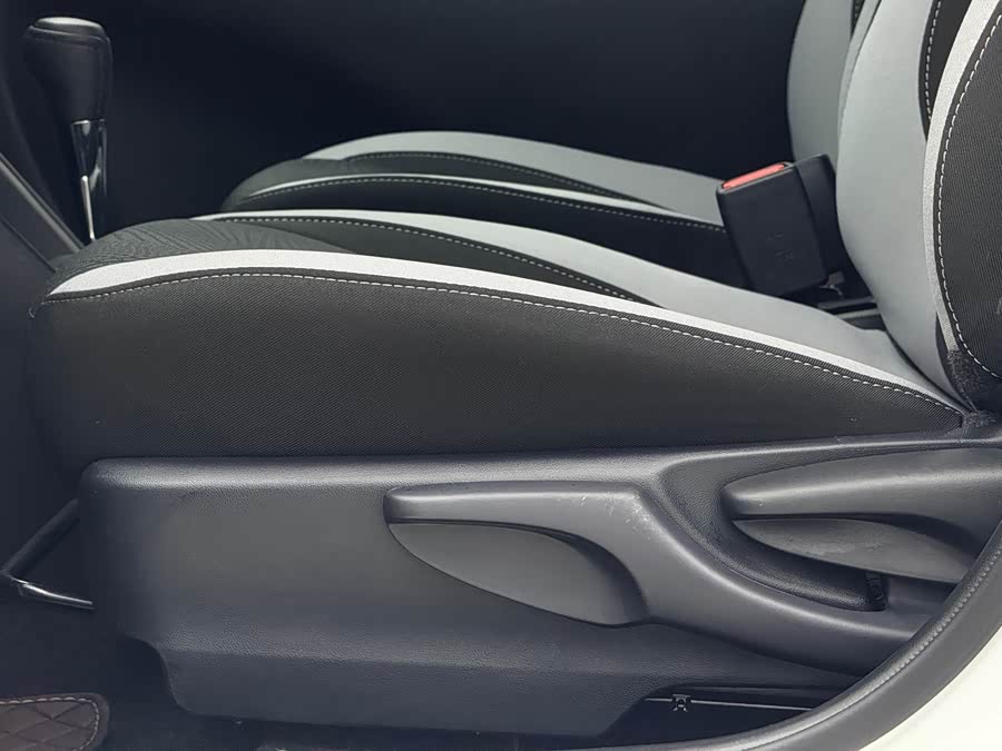 Toyota Yaris L 2022 — фото 20
