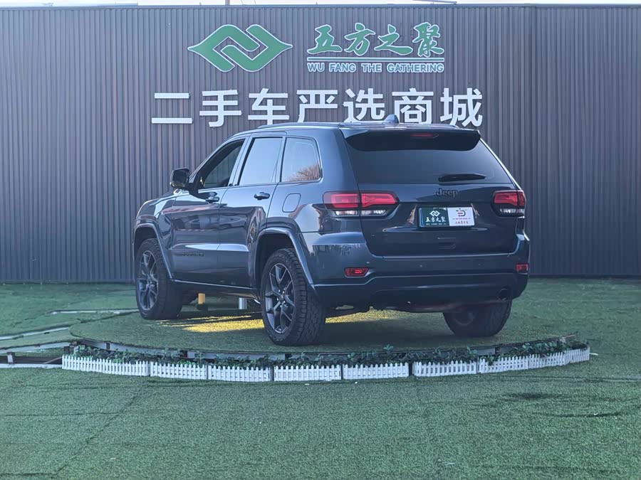 Jeep Grand Cherokee 2021 — фото 18