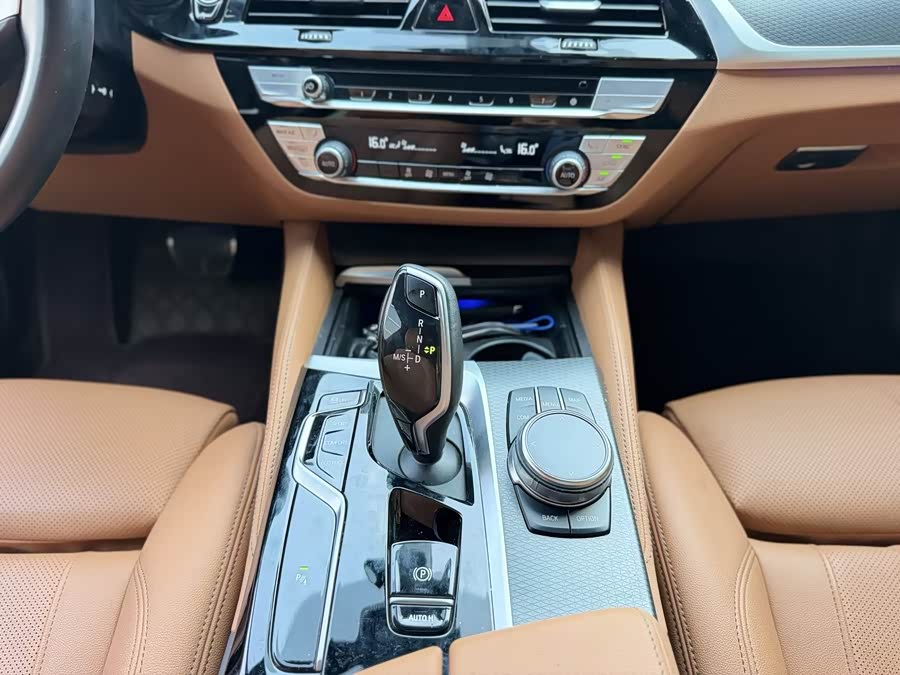 BMW 5 Series 2022 — фото 12