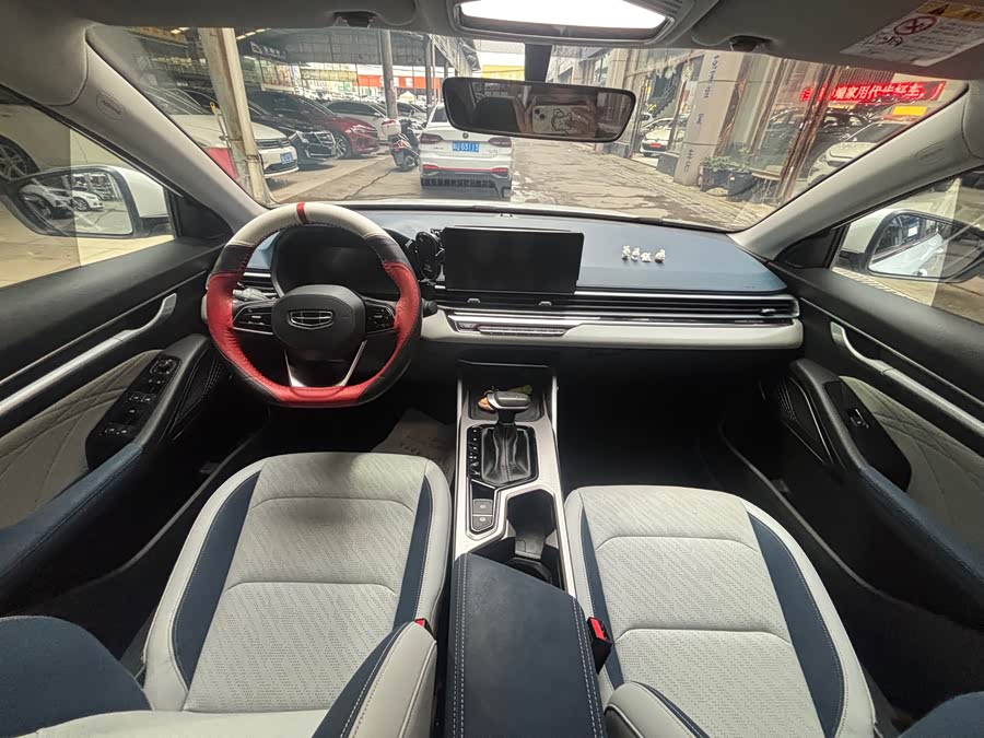 Geely Emgrand 2022