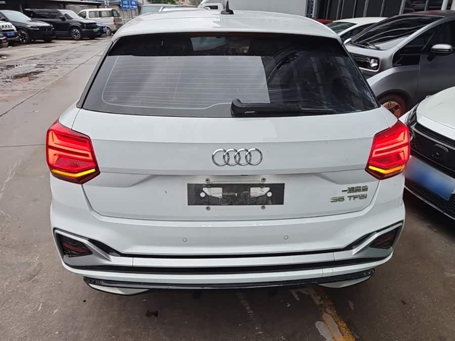 Audi Q2L 2023