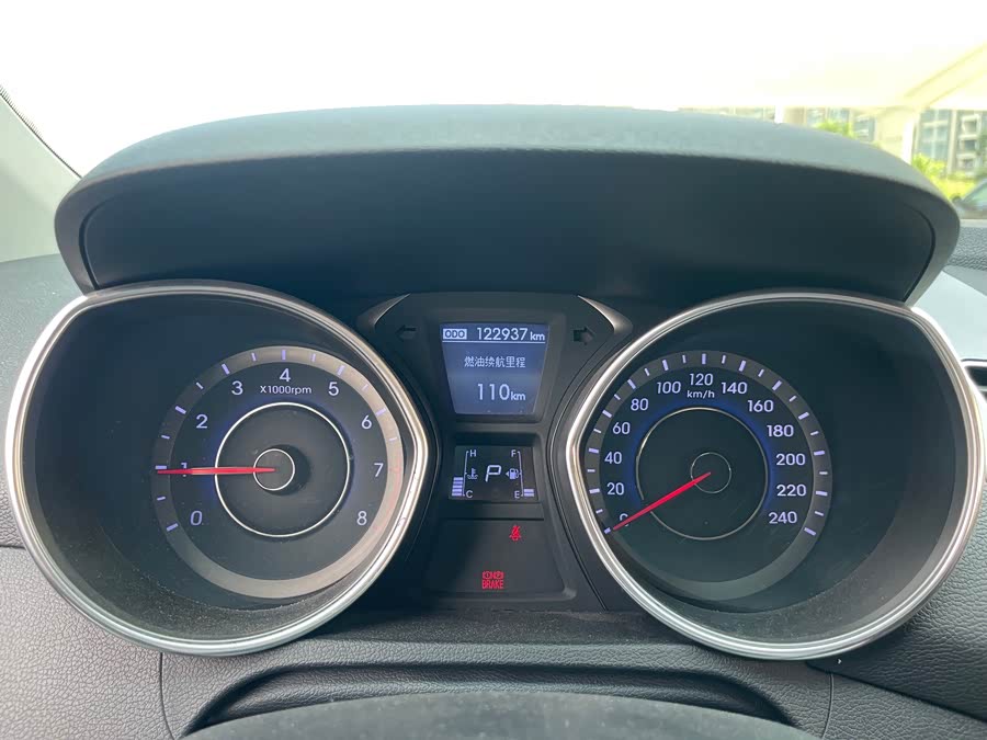 Hyundai Elantra 2015 — фото 8