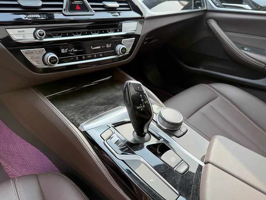BMW 5 Series 2020 — фото 10