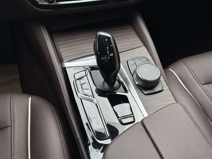 BMW 5 Series 2023 — фото 14