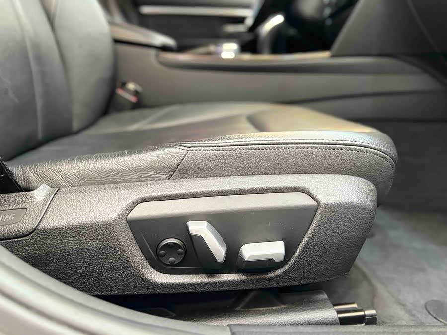 BMW 3 Series 2017 — фото 23
