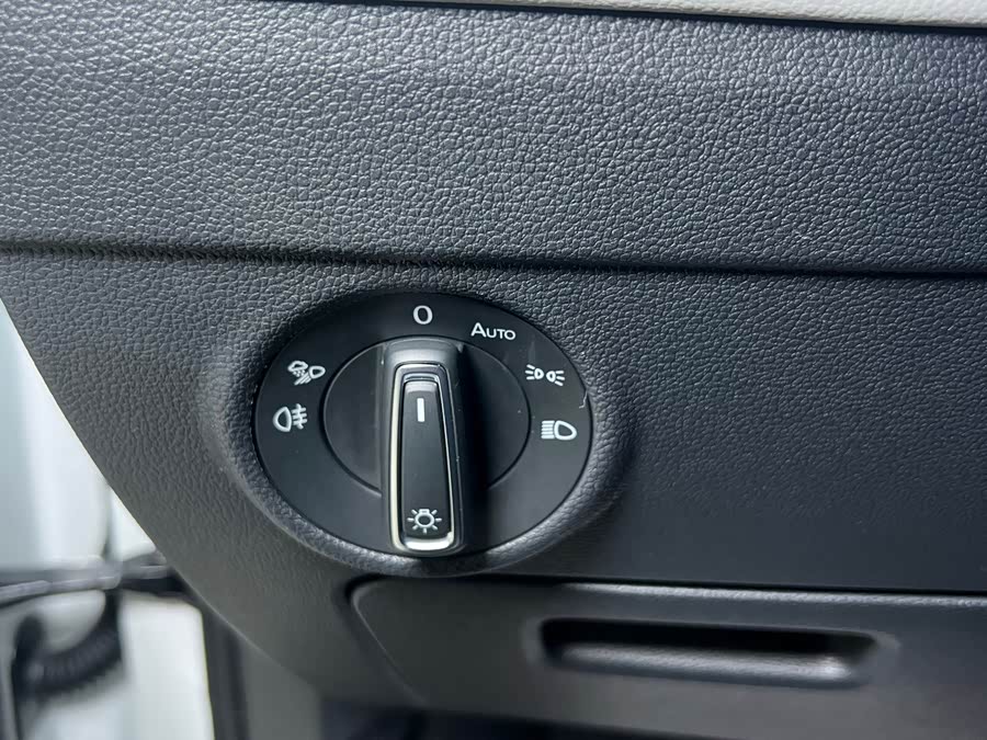 Volkswagen Tiguan L 2023 — фото 8