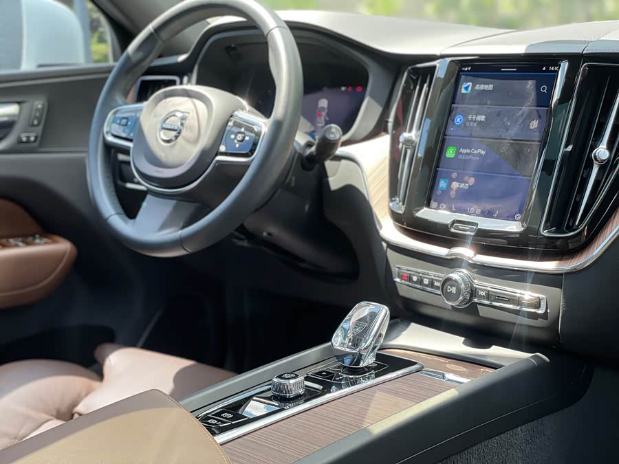 Volvo XC60 2022 — фото 22