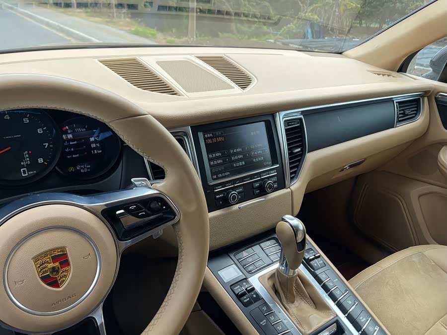 Porsche Macan 2016 — фото 24