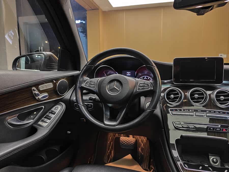 Mercedes-Benz GLC 2017 — фото 14