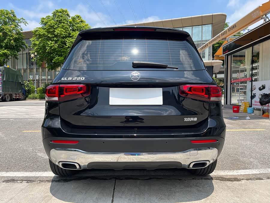 Mercedes-Benz GLB 2023