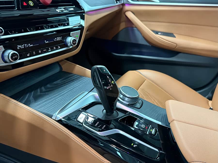 BMW 5 Series 2021 — фото 11