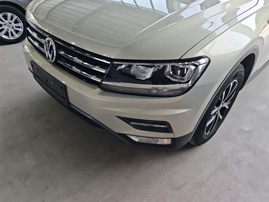 Volkswagen Tiguan L 2018 — фото 24