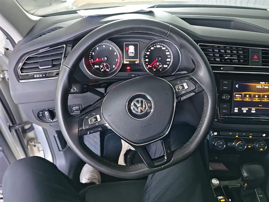 Volkswagen Tiguan L 2018 — фото 11
