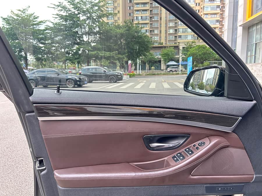 BMW 5 Series 2014 — фото 10