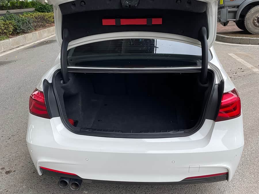 BMW 3 Series 2018 — фото 13