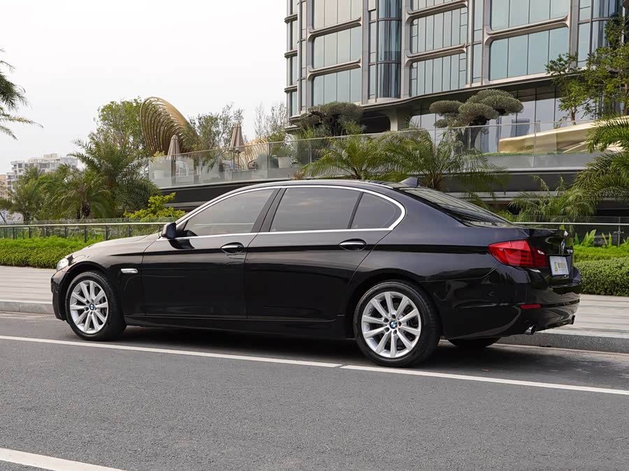 BMW 5 Series 2011 — фото 11