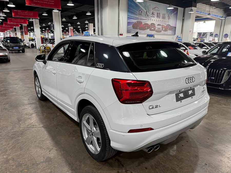 Audi Q2L 2018 — фото 8