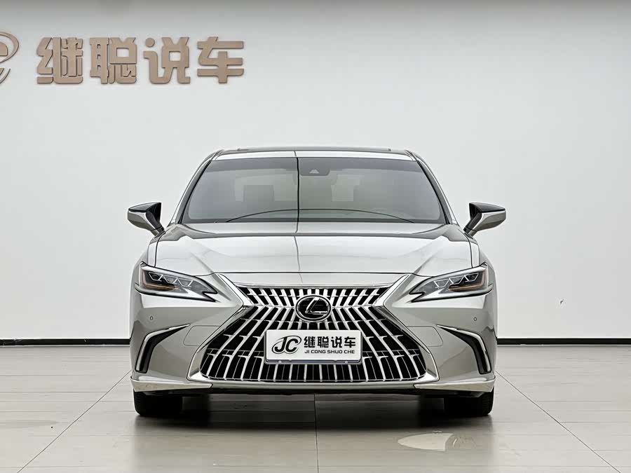 Lexus ES 2020