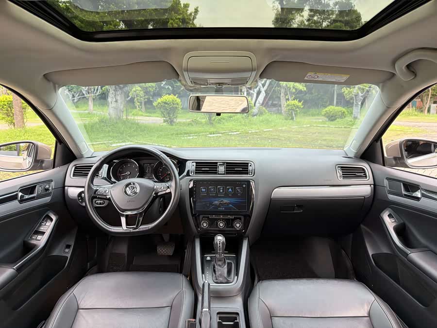 Volkswagen Sagitar 2018