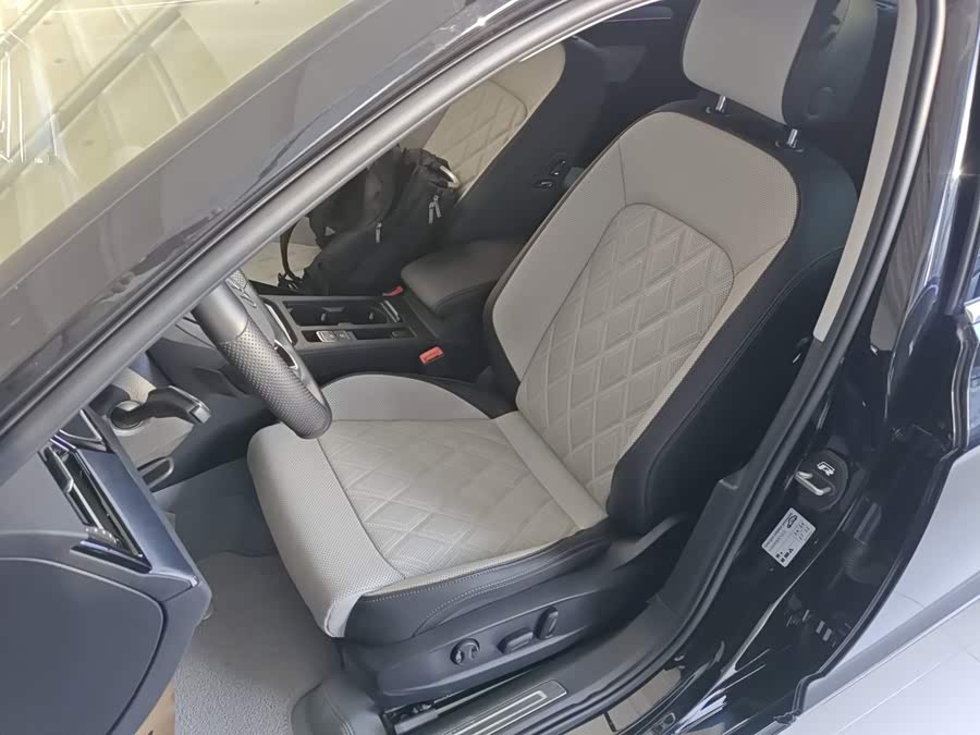Volkswagen Magotan 2025