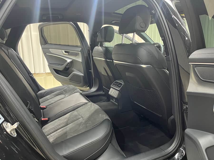 Audi A6L 2022