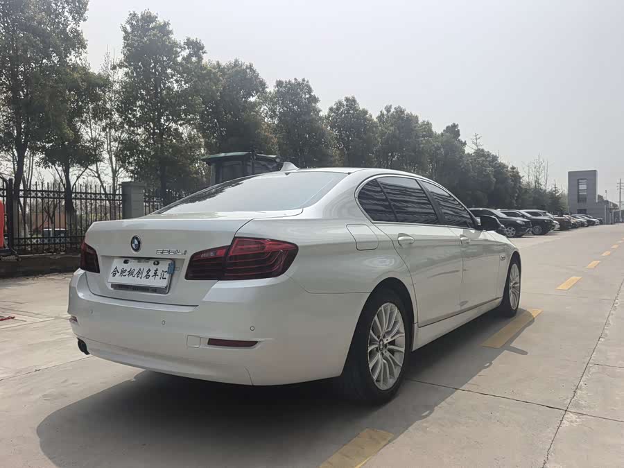 BMW 5 Series 2017 — фото 10