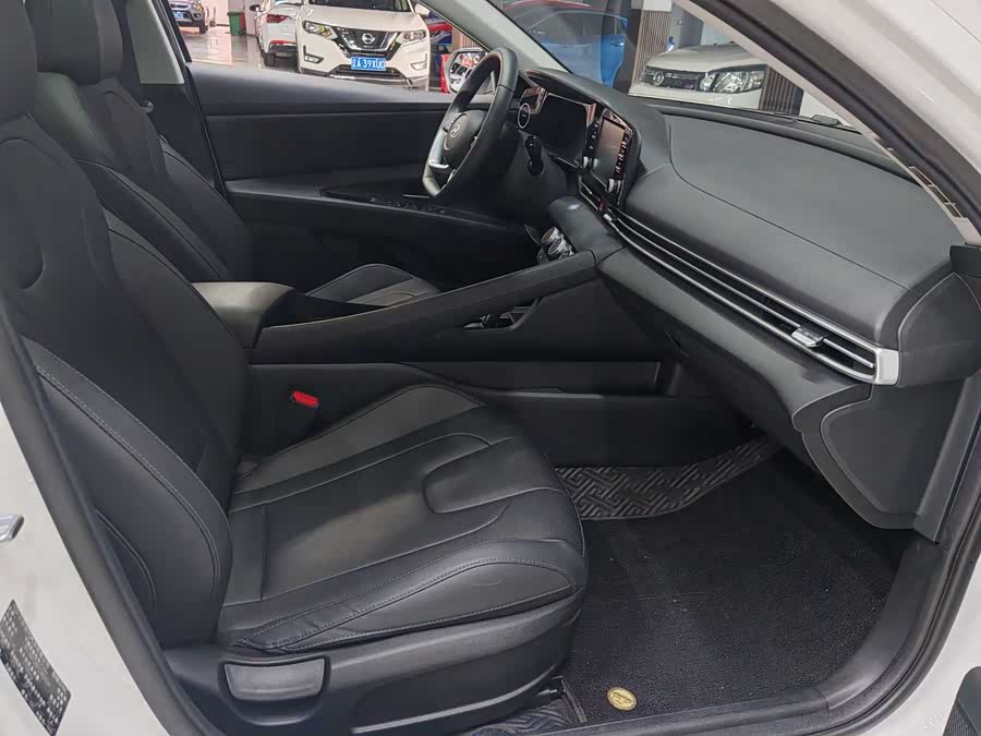 Hyundai Elantra 2023 — фото 11