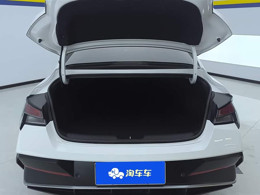 Hyundai Elantra 2023