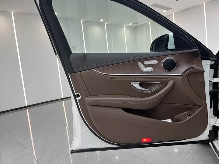 Mercedes-Benz E-Class 2023 — фото 10