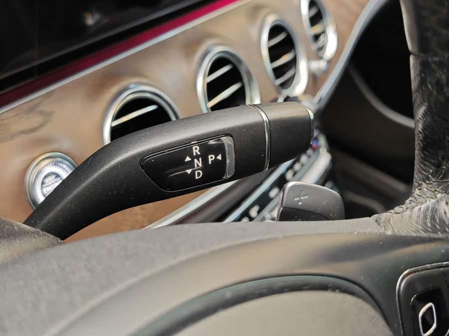 Mercedes-Benz E-Class 2016 — фото 15