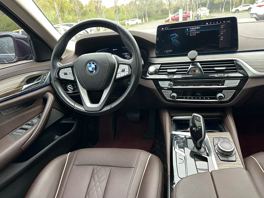 BMW 5 Series New Energy 2022 — фото 14