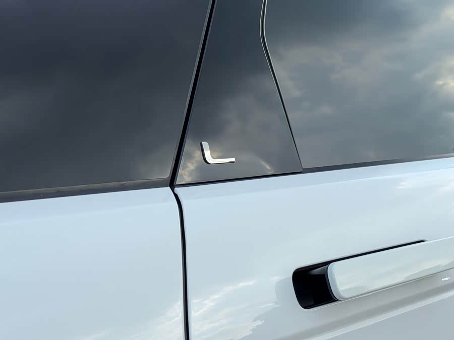 Land Rover Range Rover Evoque 2022 — фото 11