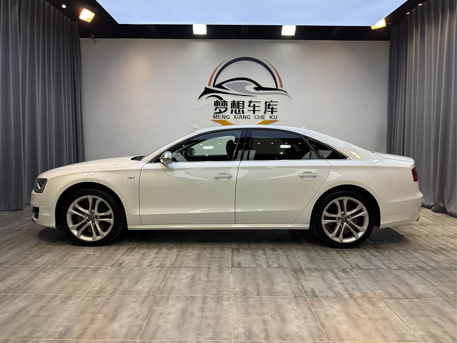 Audi S8 2014