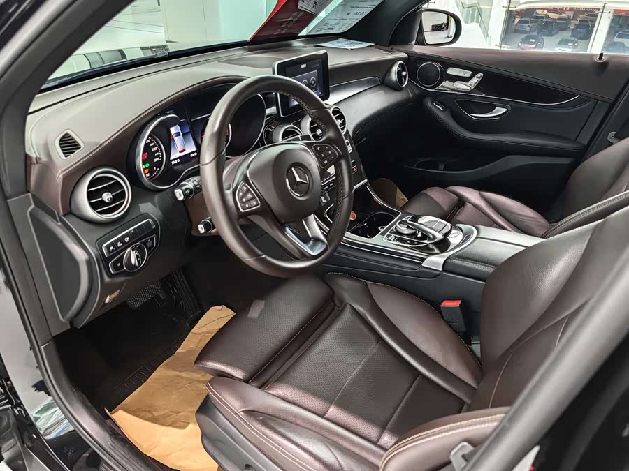 Mercedes-Benz GLC 2018 — фото 13