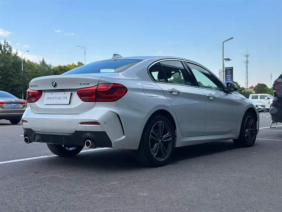 BMW 1 Series 2022 — фото 15