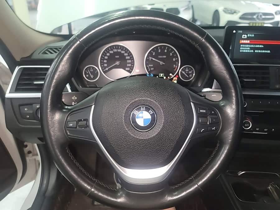 BMW 3 Series 2019 — фото 11