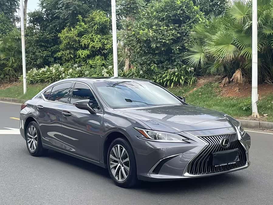 Lexus ES 2021