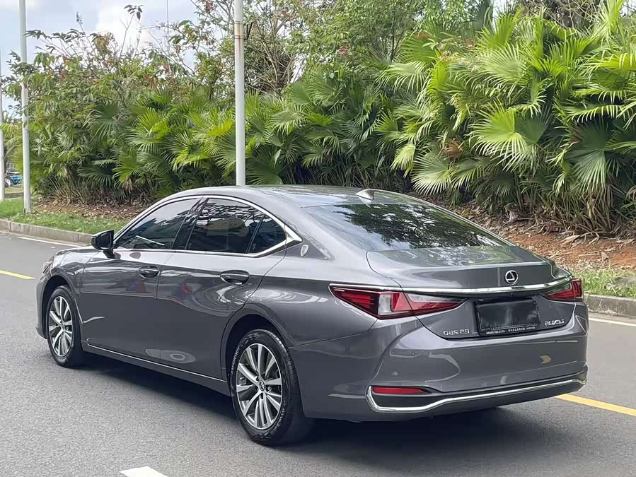 Lexus ES 2021