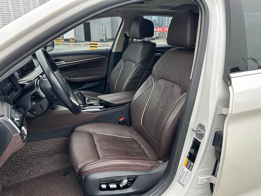 BMW 5 Series New Energy 2019 — фото 10