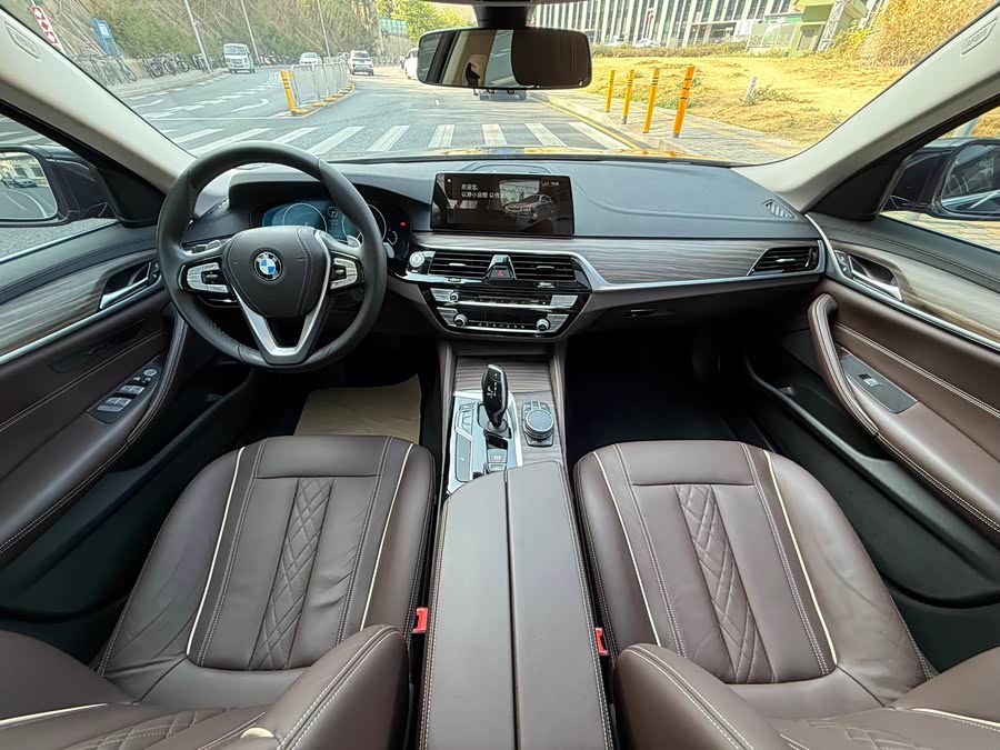 BMW 5 Series 2019 — фото 13