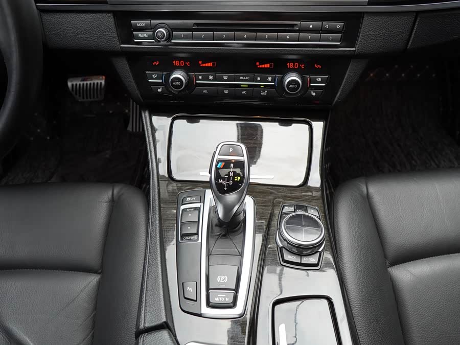 BMW 5 Series 2013 — фото 10