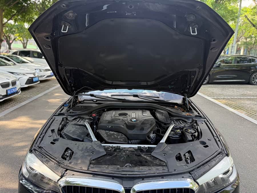 BMW 5 Series 2018 — фото 14