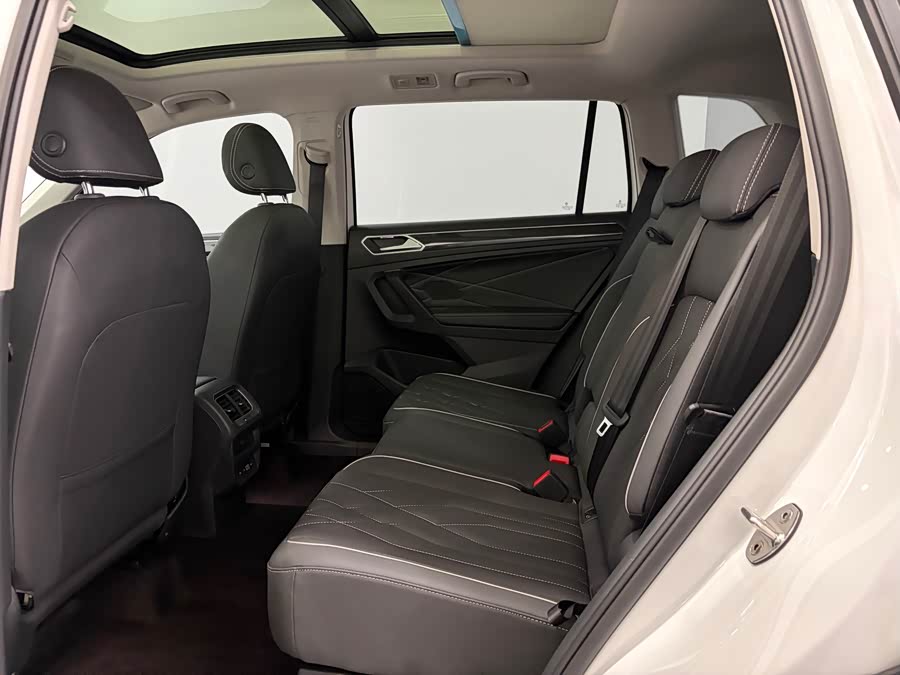 Volkswagen Tiguan L 2023 — фото 13