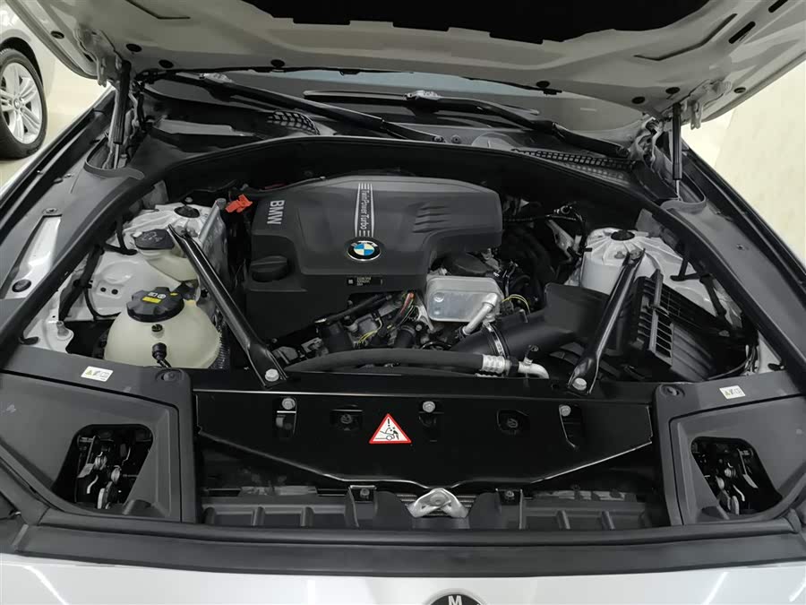 BMW 5 Series 2017 — фото 19