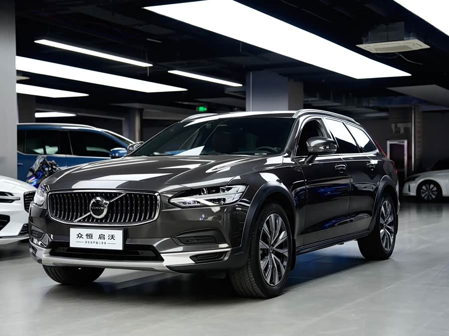 Volvo V90 2024